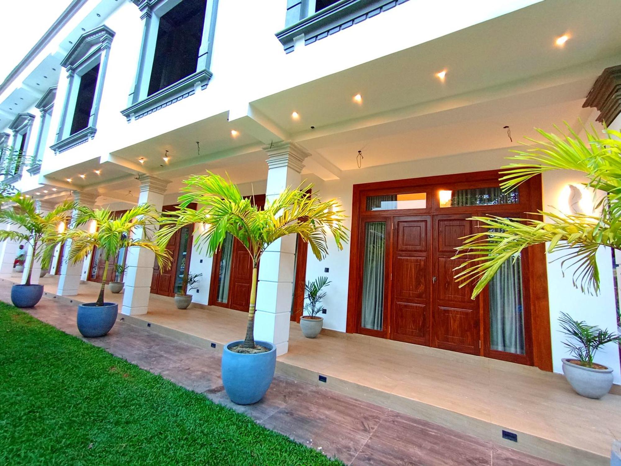 Crown Breeze Hotell Ahangama Eksteriør bilde