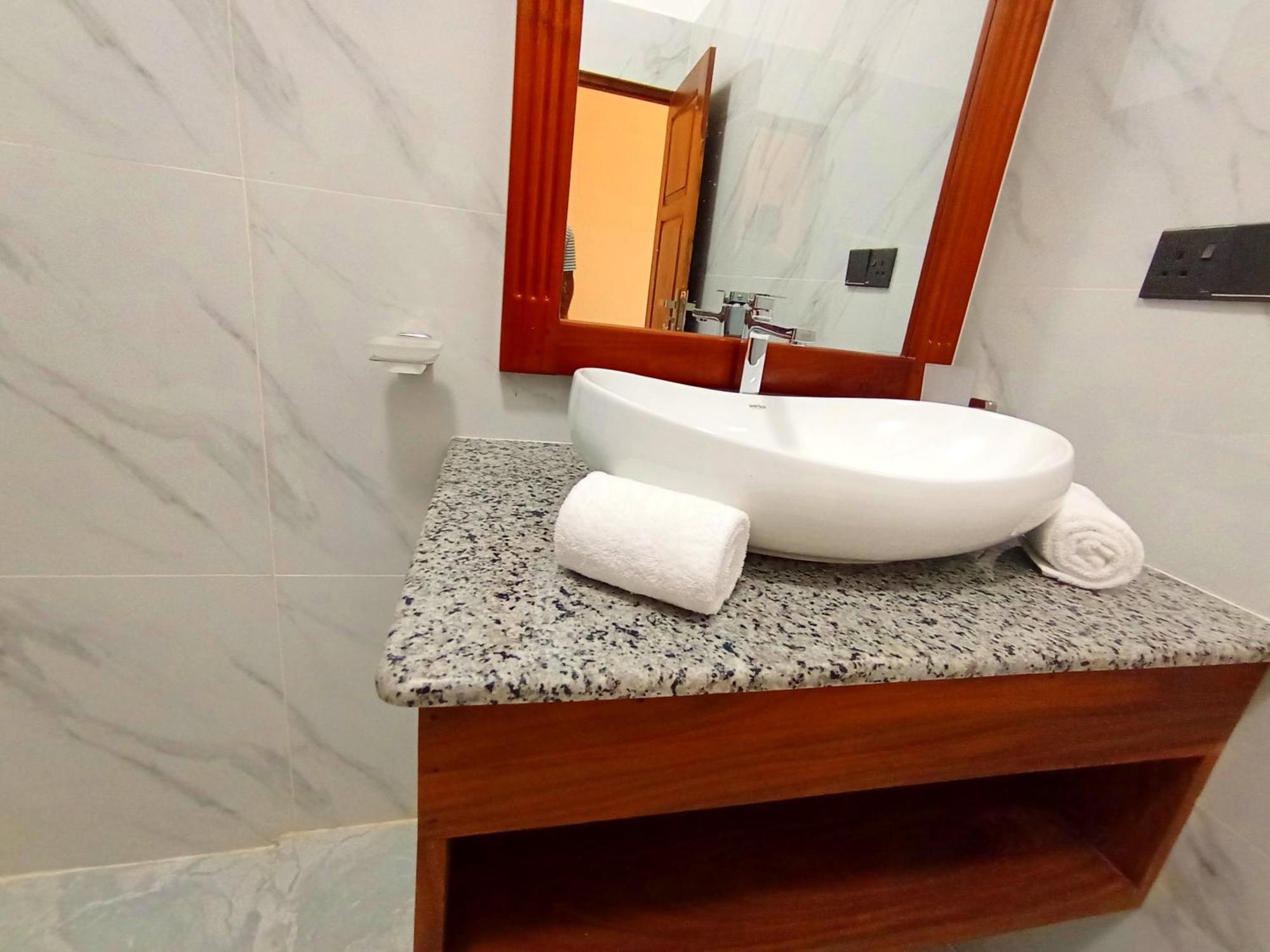 Crown Breeze Hotell Ahangama Eksteriør bilde