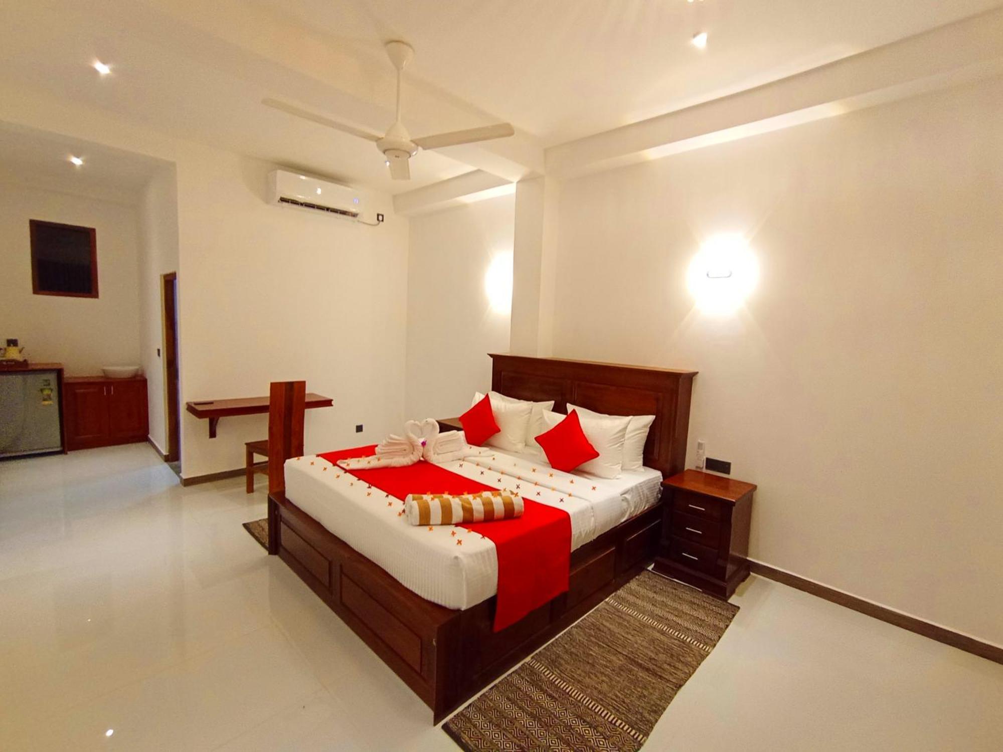 Crown Breeze Hotell Ahangama Eksteriør bilde