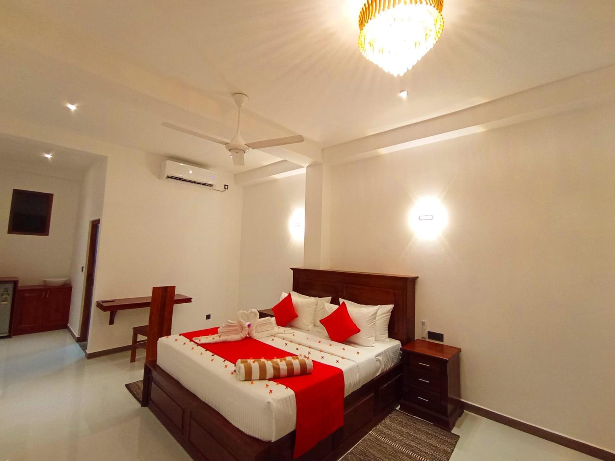 Crown Breeze Hotell Ahangama Eksteriør bilde