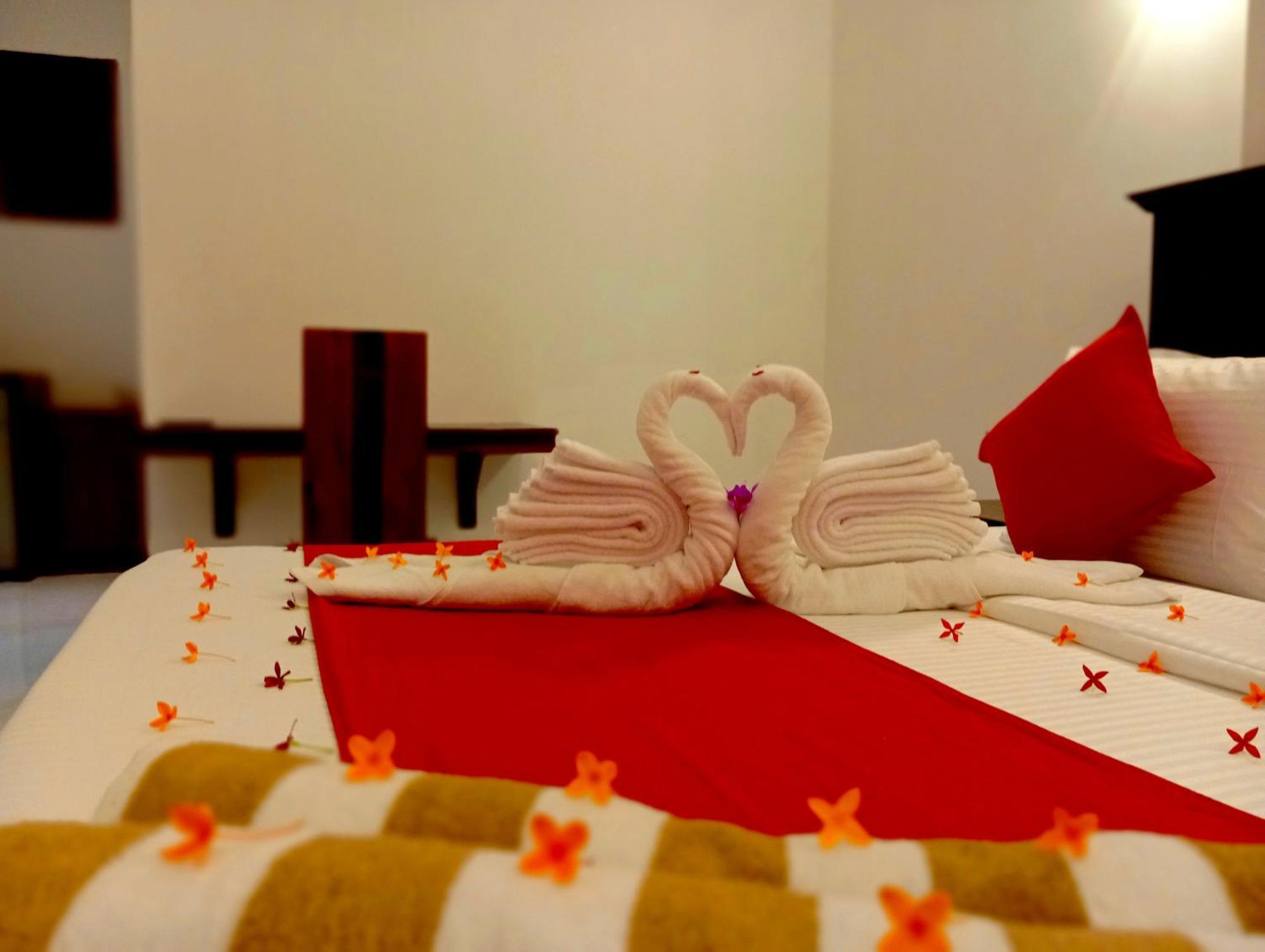 Crown Breeze Hotell Ahangama Eksteriør bilde