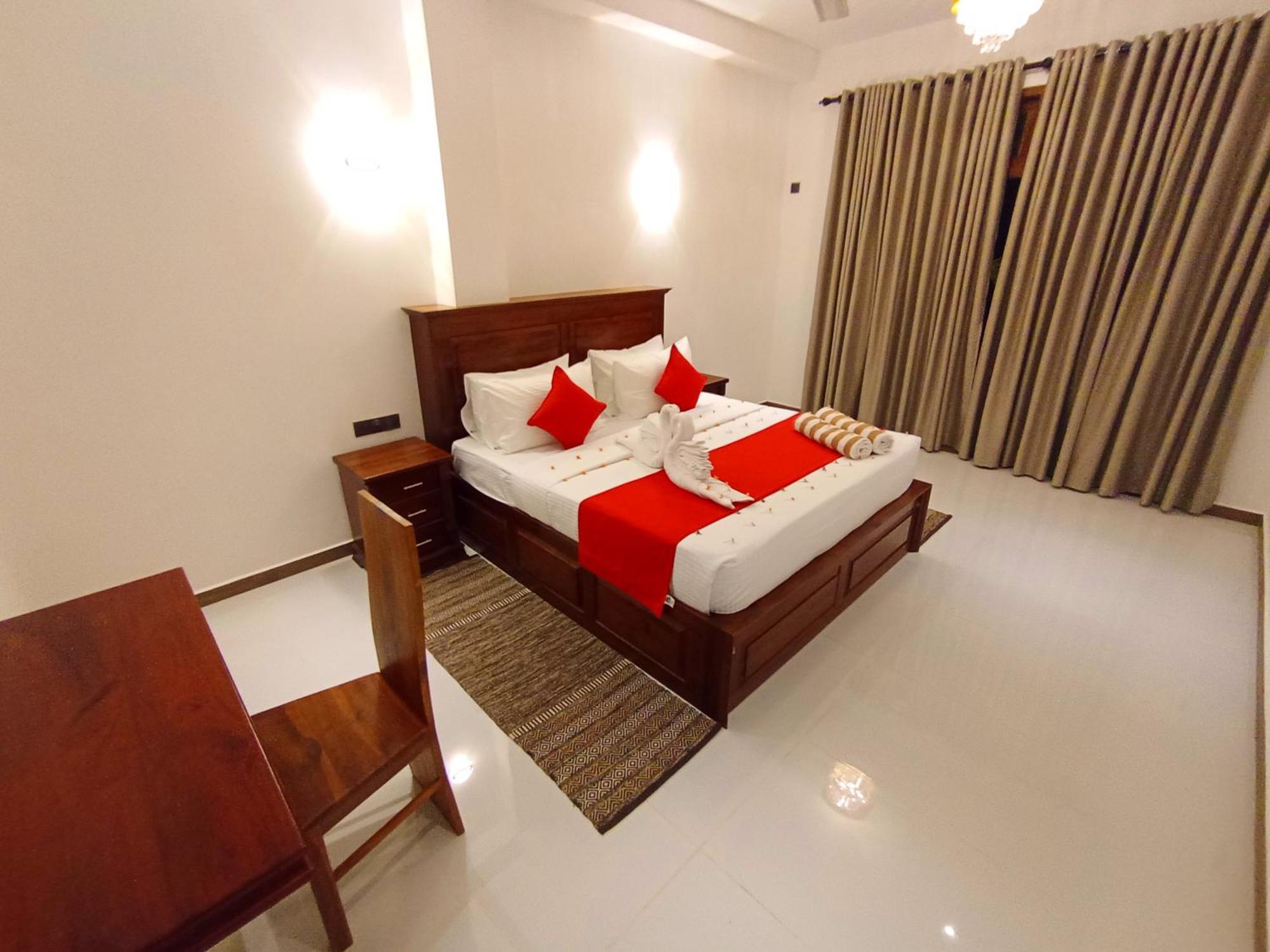 Crown Breeze Hotell Ahangama Eksteriør bilde