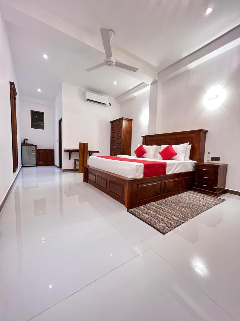 Crown Breeze Hotell Ahangama Eksteriør bilde